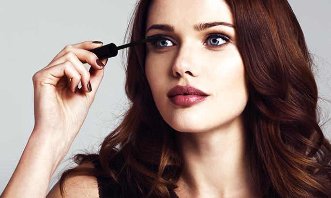 محصولات ارایش چشم