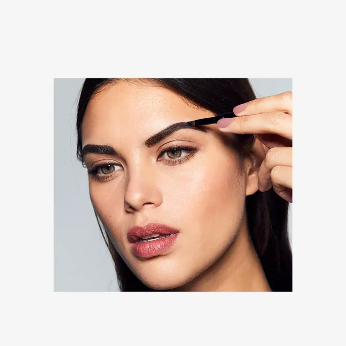 پماد ابرو اوریفلیم چگونه به پرپشت شدن ابرو کمک می‌کند؟ + راهنمای کامل خرید