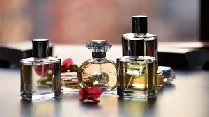 راهنمای حرفه‌ای انتخاب عطر: از دیت اول تا پیاده‌روی عصرانه!